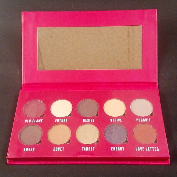 Makeup obsession○ "Be Passionate About" eyeshadow palette. - Picture 2 of 4